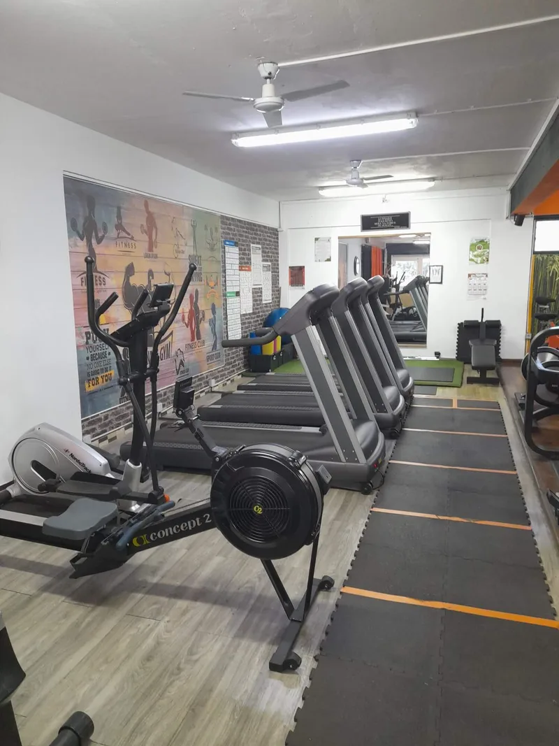 Espace cardio de la salle SmartFitness à Le Tampon avec tapis de course et vélos